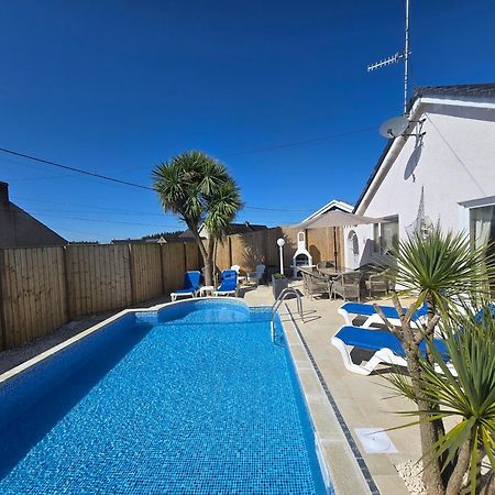 Family Bungalow With Private Pool Kilgetty エクステリア 写真