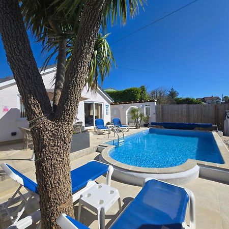 Family Bungalow With Private Pool Kilgetty エクステリア 写真