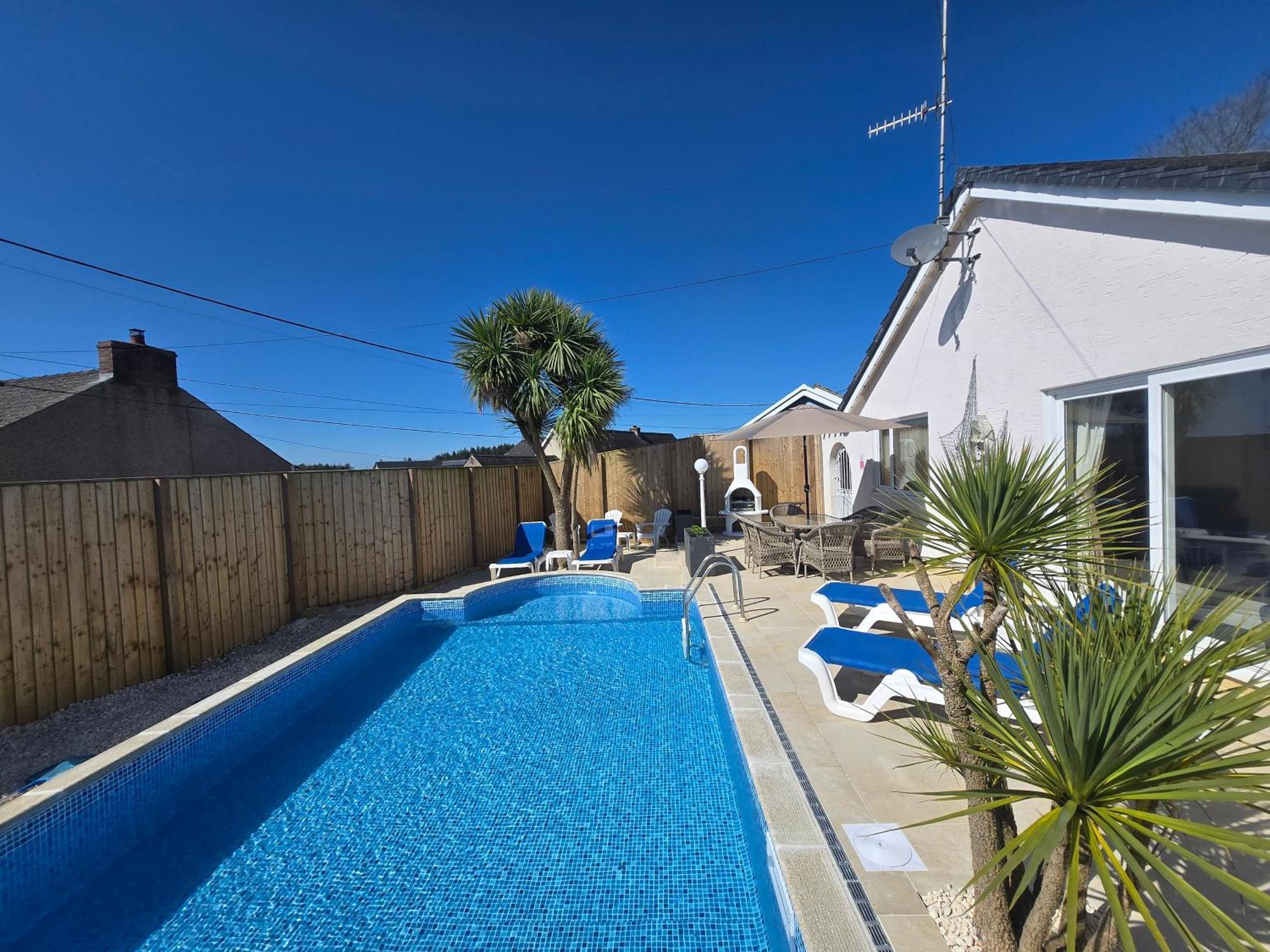 Family Bungalow With Private Pool Kilgetty エクステリア 写真