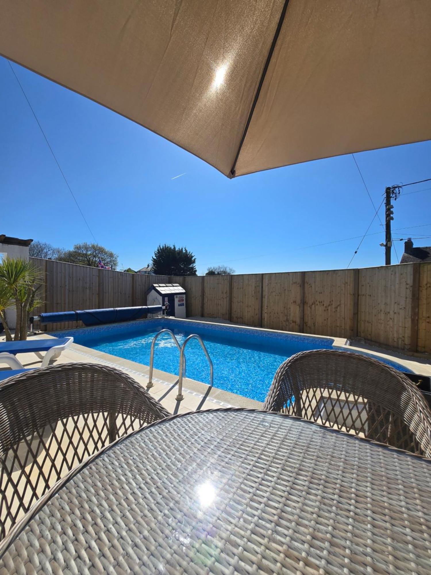 Family Bungalow With Private Pool Kilgetty エクステリア 写真